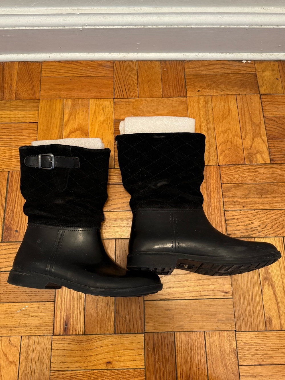 Black Women's Quilted Mid-Calf Winter Boots